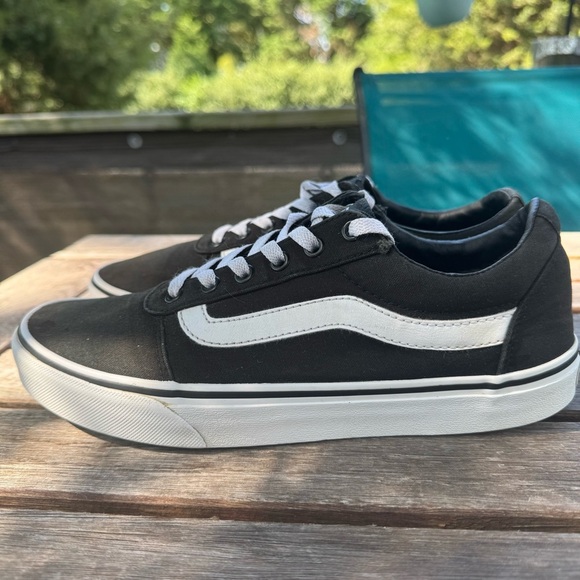Van’s low top old skool sneakers tennis skate shoes Black white 9.5 - Picture 3 of 11